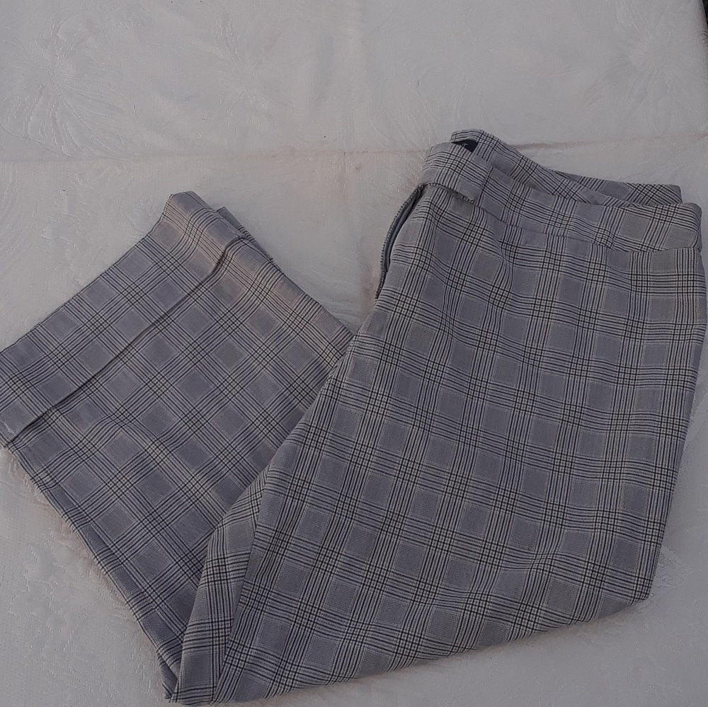 💥2 for $10💥Lane Bryant cropped dress pant